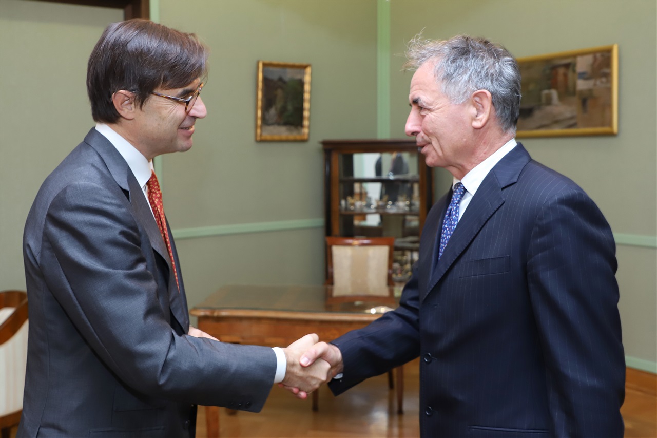 Milorad Pupovac primio španjolskog veleposlanika Gonzáleza-Barbu Peru