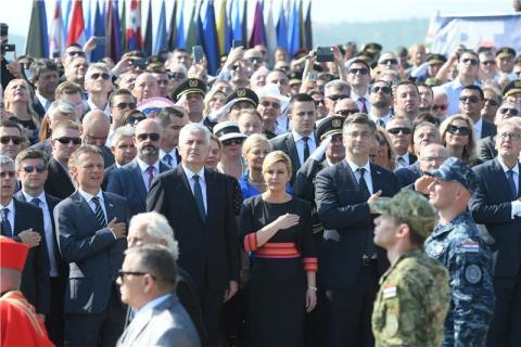 Predsjednik Hrvatskoga sabora Gordan Jandroković sudjelovao na obilježavanju Dana pobjede i domovinske zahvalnosti, Dana hrvatskih branitelja i 23. obljetnice vojno-redarstvene operacije "Oluja", Knin, 5. kolovoza 2018. (foto: Hina/Mario Strmotić)