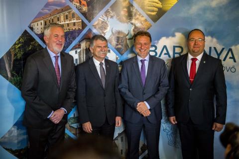 Predsjednik Hrvatskoga sabora Gordan Jandroković na susretu s predsjednikom Nacionalne skupštine Mađarske Lászlóm Kövérom, Pečuh, 24. listopada 2018. (foto: Hina/MTI/Tamas Soki)