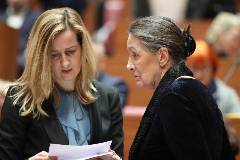 MP Mirela Ahmetović (SDP) and MP Urša Raukar Gamulin (Photo: Hina/Zvonimir Kuhtić)